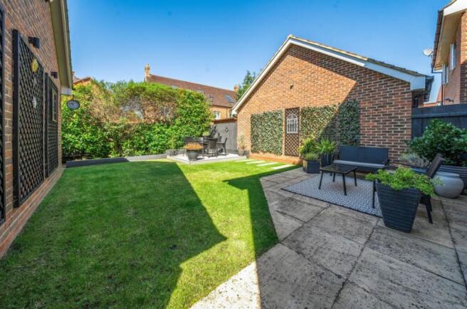 Gleneagles Close, Great Denham, Bedford photo 4