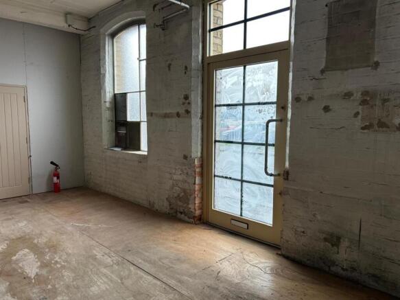 WhatsApp Image 2025-12-10 at 13.36.25 (14) (1).jpe