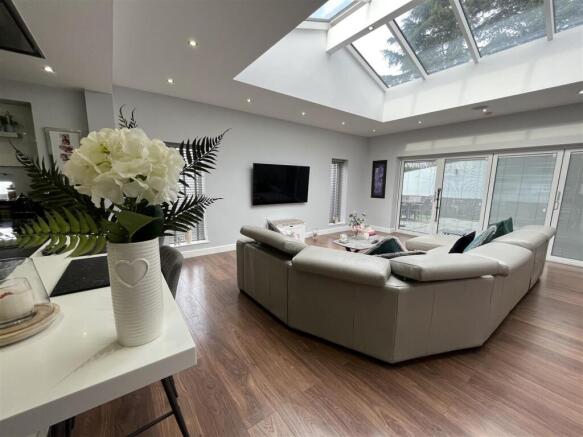 Open Plan Kitchen & Family Room