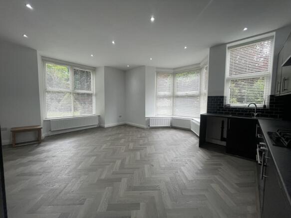 2 bed Apartment to rent Image 6