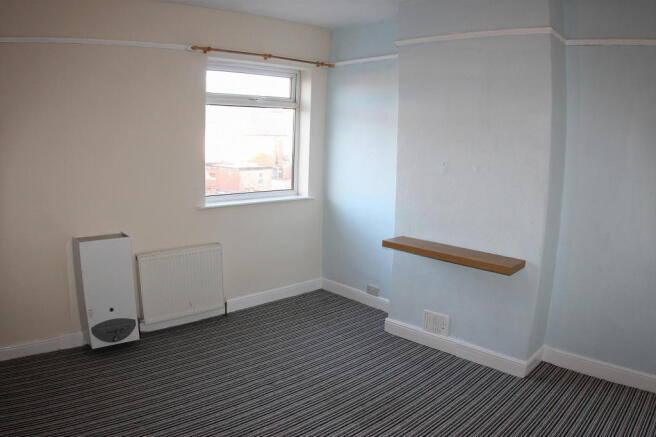 Main Bed Rear
