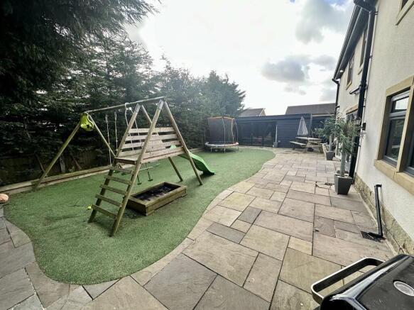 8 bed Detached for sale Image 8