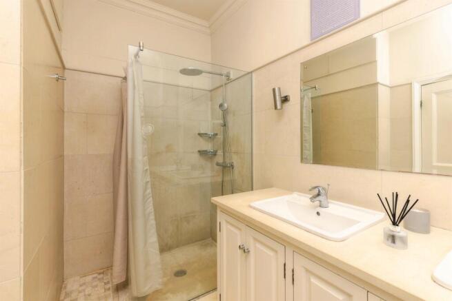 4 bed Detached for sale Image 11