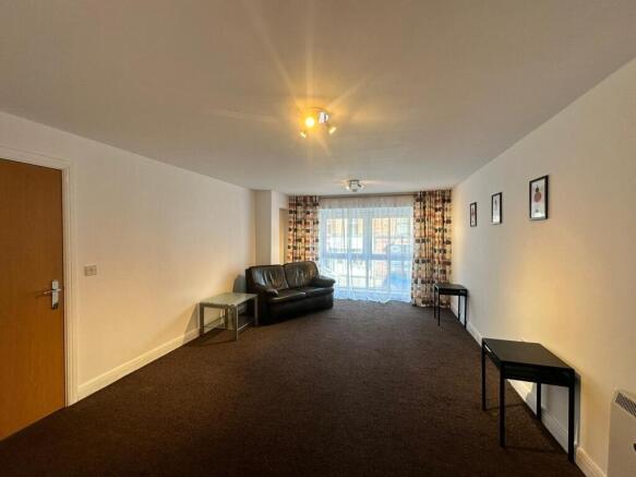 3 bed Flat to rent Image 5