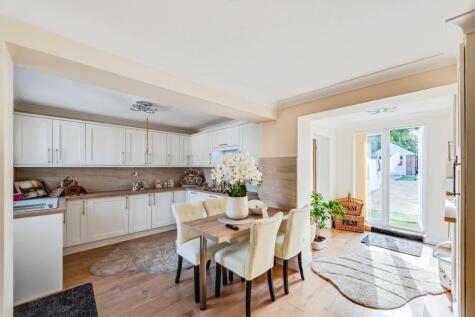 Cleeve Lawn, Swindon, Wiltshire, SN3