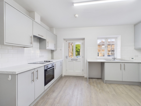 3 bed Terraced to rent Image 4