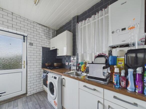3 bed Semi-Detached for sale Image 6