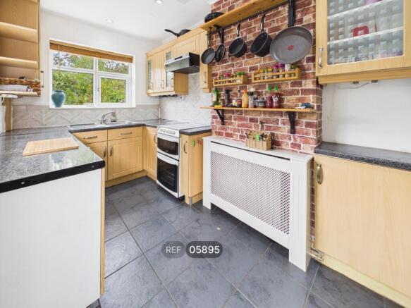 3 bed Semi-Detached to rent Image 7