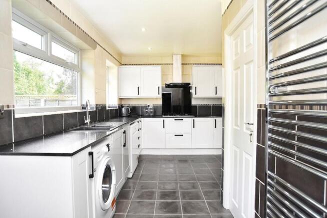 4 bed Detached for sale Image 6