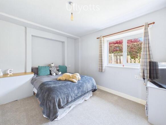 5 bed Detached for sale Image 8