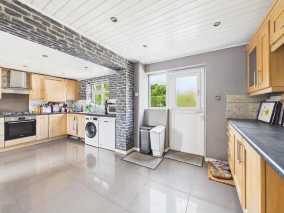 3 bed Semi-Detached for sale Image 12