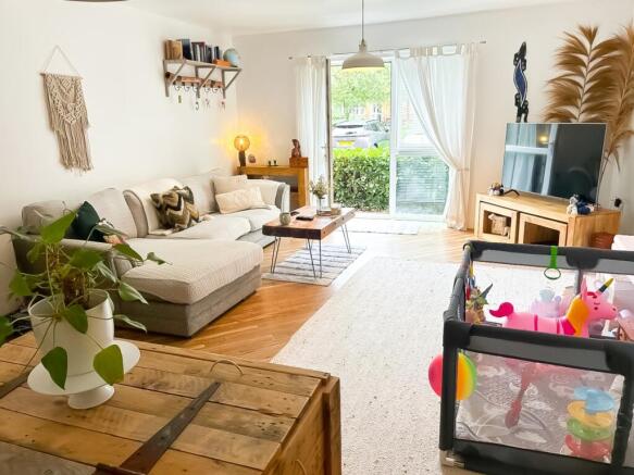 Cheltenham EweMove Middleton-2