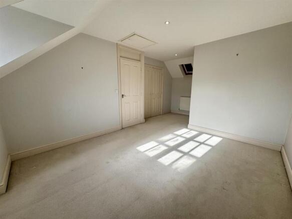 Bedroom 1 (1/2)