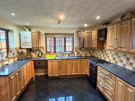 7, Pear Tree Avenue, Tipton DY4 8NJ