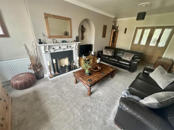 5 bed Semi-Detached for sale Image 4