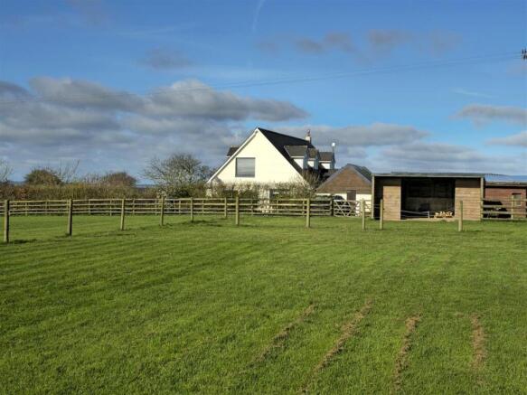 Moorlands36 Paddock Field Shelter.jpg