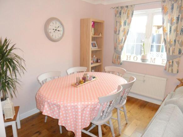 LOUNGE/DINER
