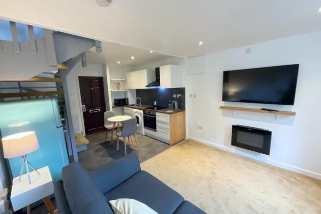 KITCHEN/LIVING ROOM
