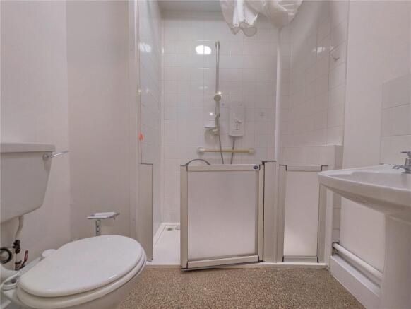 2 bed Flat to rent Image 6