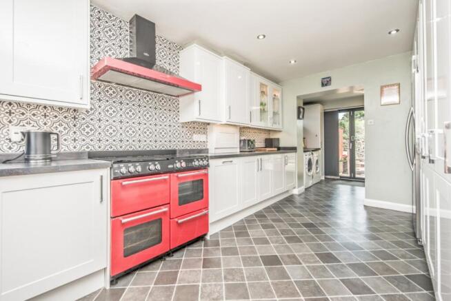 3 bed Semi-Detached for sale Image 6