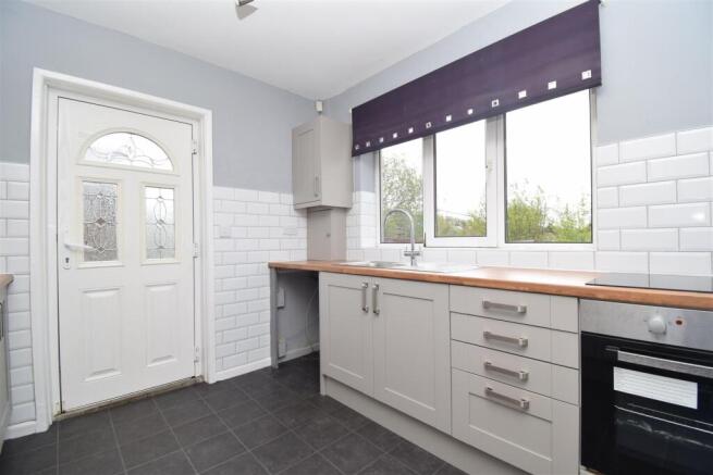 3 bed Semi-Detached to rent Image 8