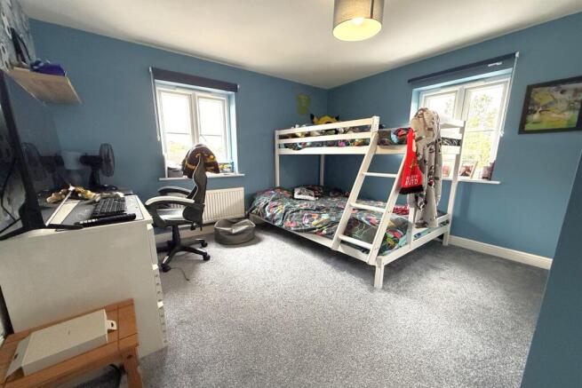 5 bed Detached for sale Image 12