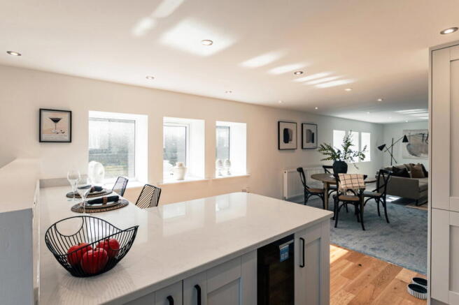 4 bed Town House for sale Image 4