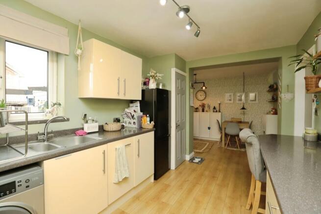 3 bed Semi-Detached for sale Image 6