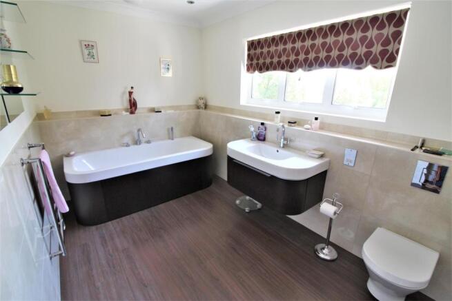 EN-SUITE TO MASTER BEDROOM