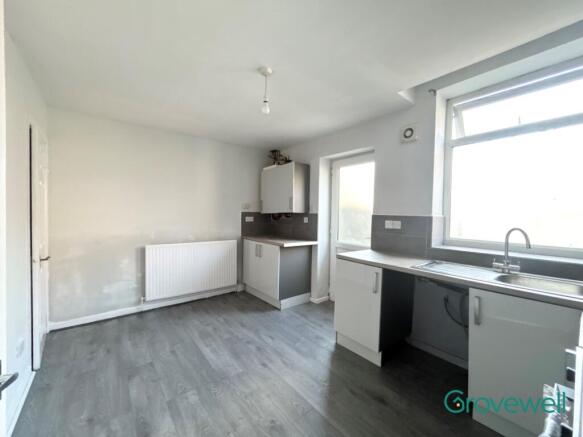 2 bed Terraced to rent Image 5