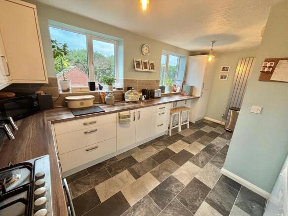 BREAKFAST/KITCHEN