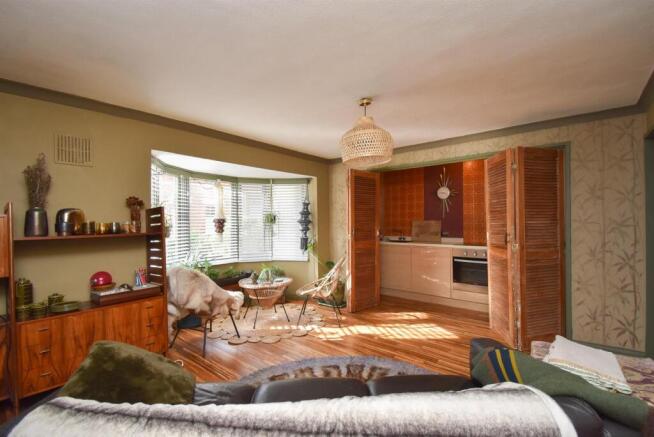Living room & Kitchen