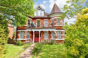 Flat 5, 2 Linda Court, Cherry Garden Avenue, Folkestone CT19 5LB