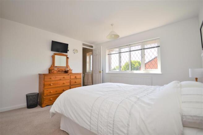 002 bed1 queenswood.JPG