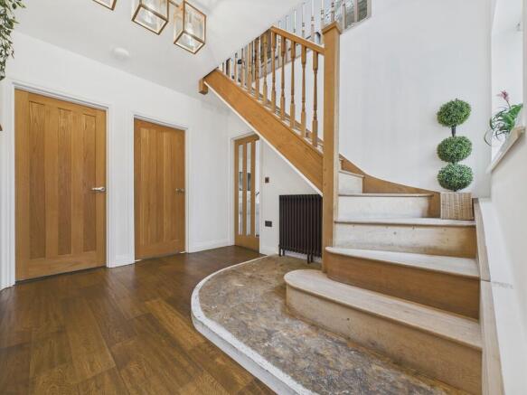 4 bed Detached for sale Image 5
