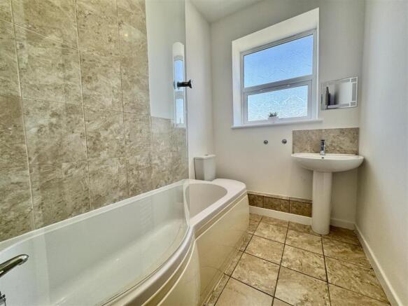 ENSUITE BATHROOM