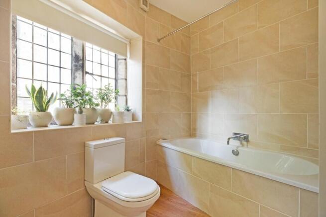 2 bed Apartment for sale Image 8