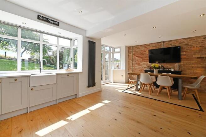 3 bed Semi-Detached for sale Image 11