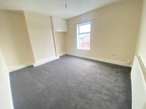 2 bed Terraced to rent Image 6