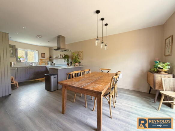 Baddlesmere Drive, Kings Hill, West Malling, Kent, ME19 4SF photo 4