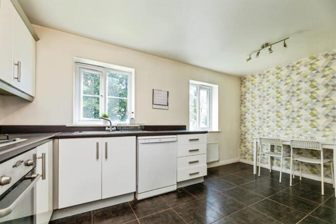 3 bed Terraced for sale Image 12