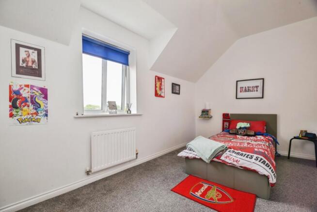 3 bed Terraced for sale Image 12