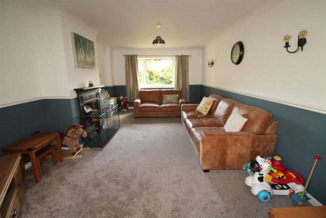 Lounge 3.JPG