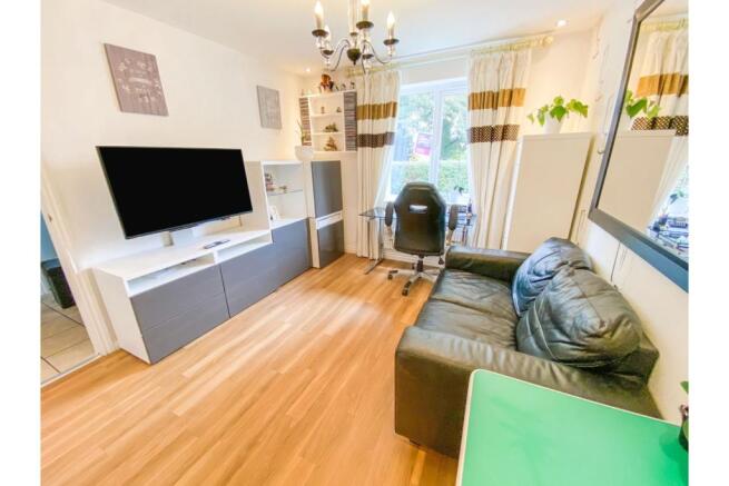 Dining Room/Bed 5