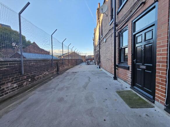 2 bed Duplex to rent Image 7