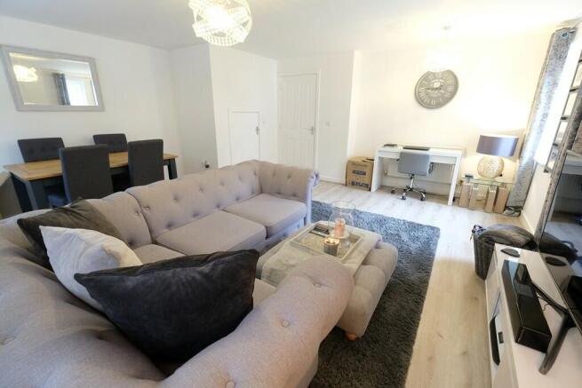 SITTING/DINING ROOM