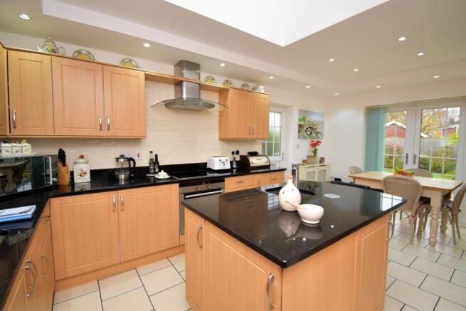 Brentwood Close, Thorpe Audlin (5)Kitchen Dining