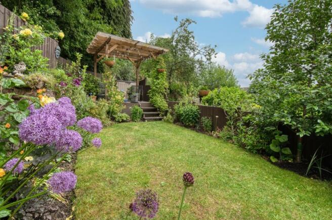 Rear Garden to pergola.jpg