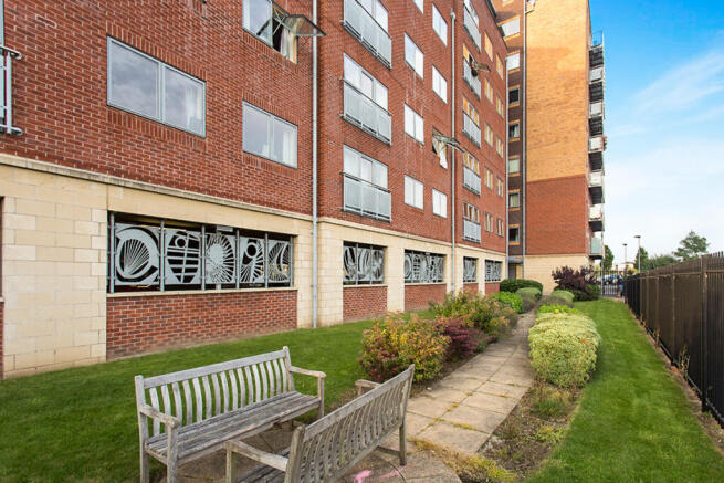 2 bed Apartment for sale Image 9
