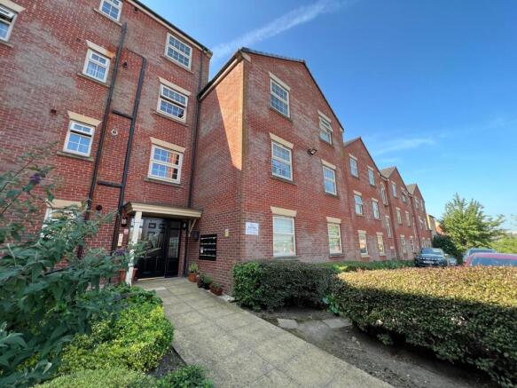 2 bed Flat for sale Image 11